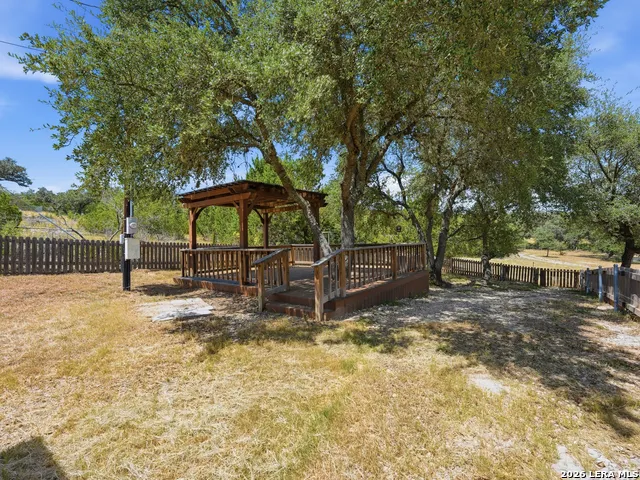 412 Bear Springs Trl Pipe Creek, TX 78063