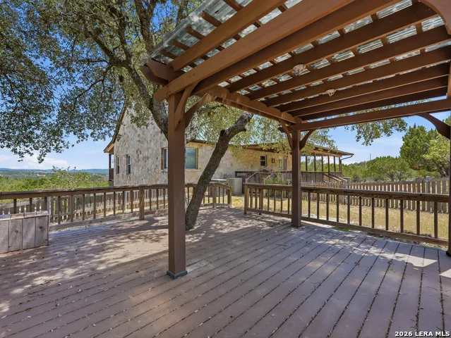 412 Bear Springs Trl Pipe Creek, TX 78063