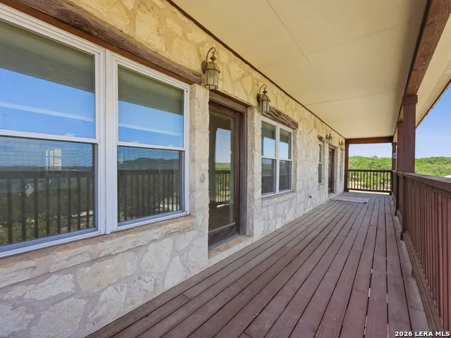 412 Bear Springs Trl Pipe Creek, TX 78063