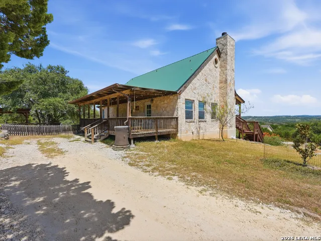 412 Bear Springs Trl Pipe Creek, TX 78063