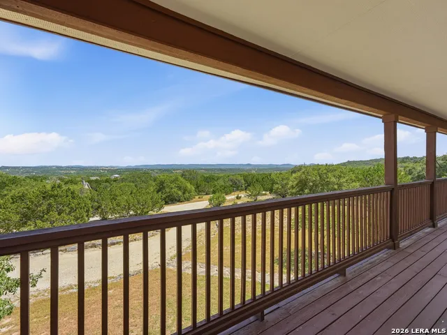 412 Bear Springs Trl Pipe Creek, TX 78063