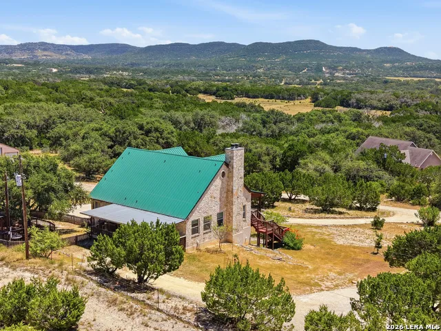 412 Bear Springs Trl Pipe Creek, TX 78063