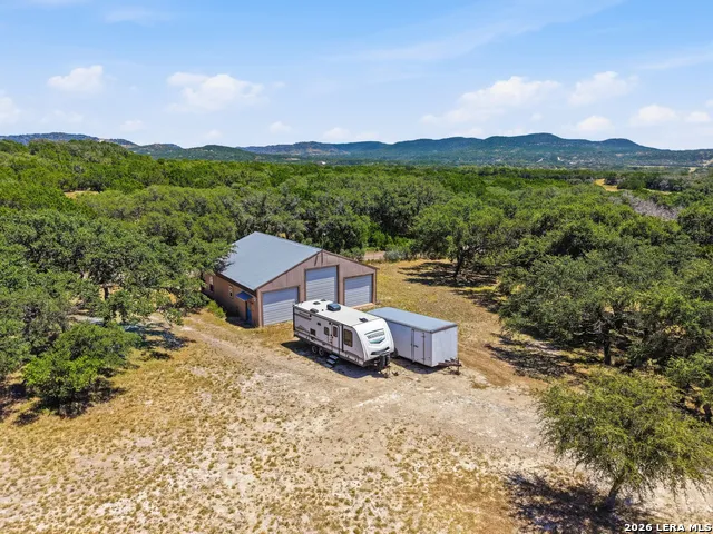412 Bear Springs Trl Pipe Creek, TX 78063