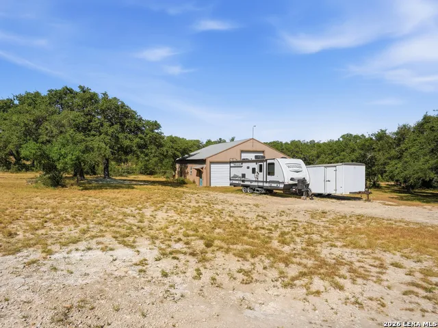 412 Bear Springs Trl Pipe Creek, TX 78063