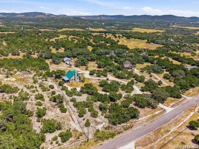 412 Bear Springs Trl Pipe Creek, TX 78063