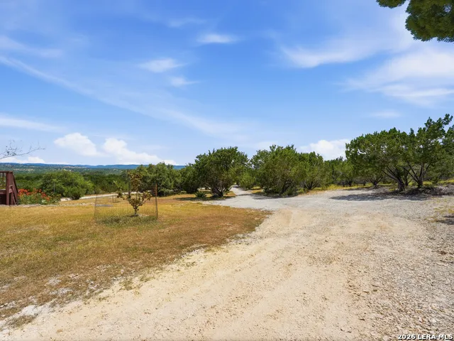 412 Bear Springs Trl Pipe Creek, TX 78063