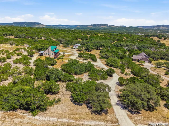 412 Bear Springs Trl Pipe Creek, TX 78063