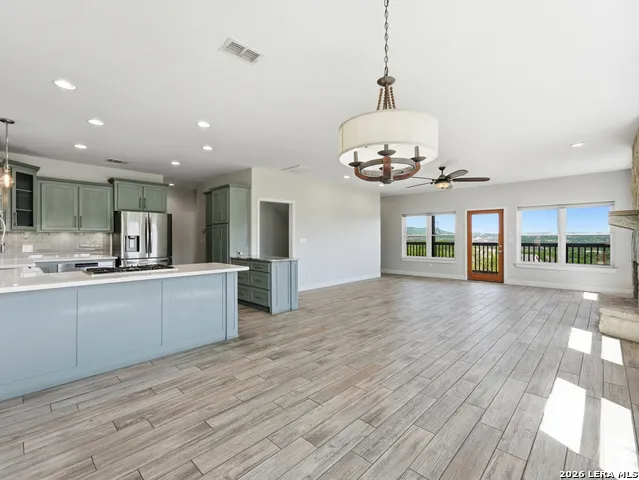 412 Bear Springs Trl Pipe Creek, TX 78063