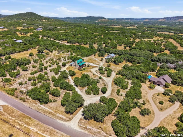 412 Bear Springs Trl Pipe Creek, TX 78063