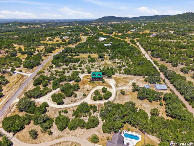 412 Bear Springs Trl Pipe Creek, TX 78063