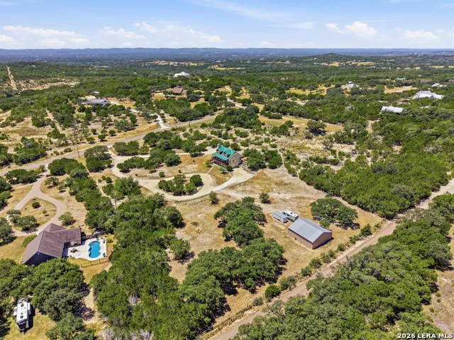 412 Bear Springs Trl Pipe Creek, TX 78063