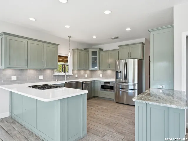 412 Bear Springs Trl Pipe Creek, TX 78063