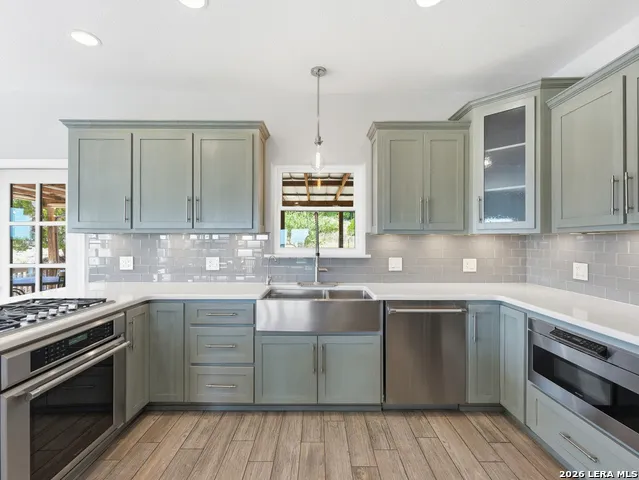 412 Bear Springs Trl Pipe Creek, TX 78063