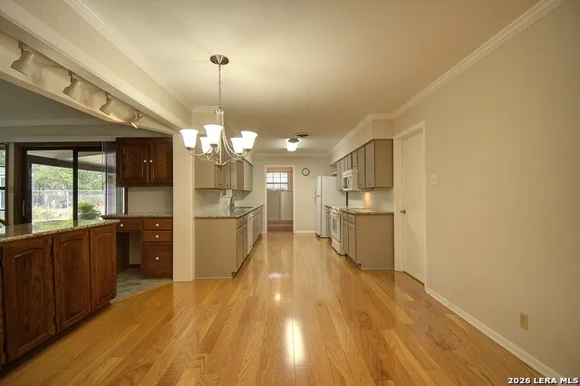 907 LAKE DR Kerrville, TX 78028