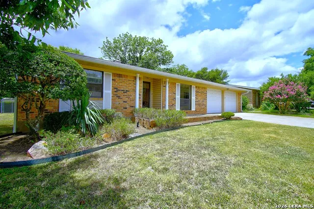 907 LAKE DR Kerrville, TX 78028