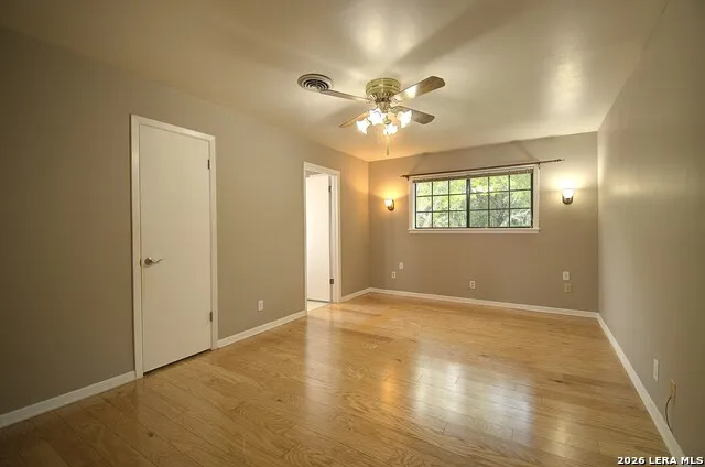 907 LAKE DR Kerrville, TX 78028
