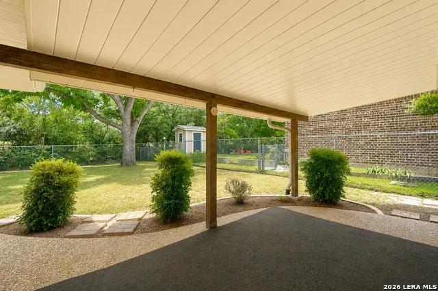 907 LAKE DR Kerrville, TX 78028