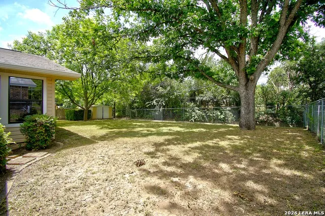 907 LAKE DR Kerrville, TX 78028