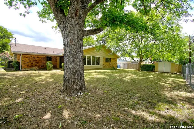 907 LAKE DR Kerrville, TX 78028
