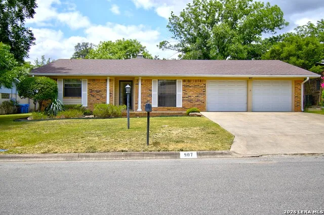 907 LAKE DR Kerrville, TX 78028
