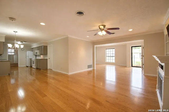 907 LAKE DR Kerrville, TX 78028