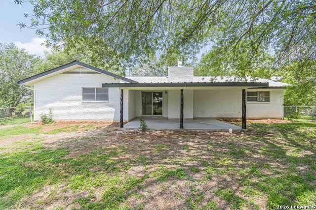 506 Magnolia Jourdanton, TX 78026