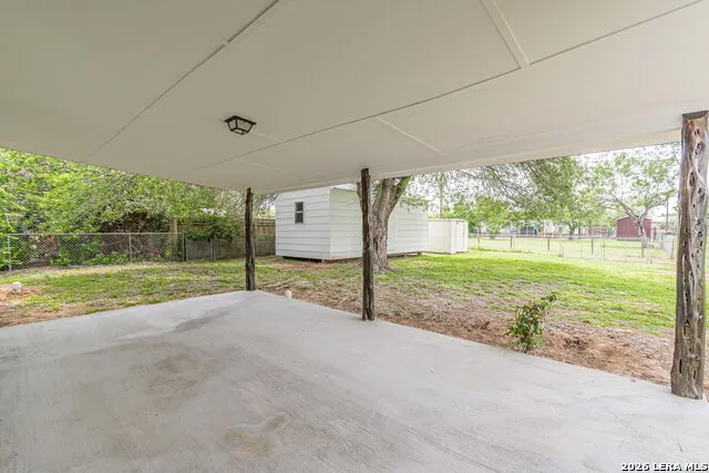 506 Magnolia Jourdanton, TX 78026