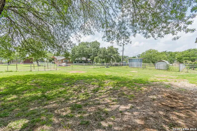 506 Magnolia Jourdanton, TX 78026