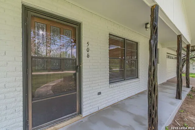 506 Magnolia Jourdanton, TX 78026