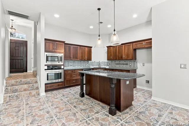 8730 Iliad Universal City, TX 78148