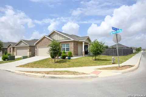 6703 BEEHIVE DR