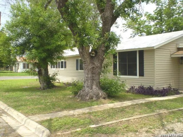 1501 AVENUE J Hondo, TX 78861