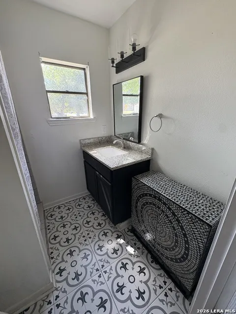 1501 AVENUE J Hondo, TX 78861
