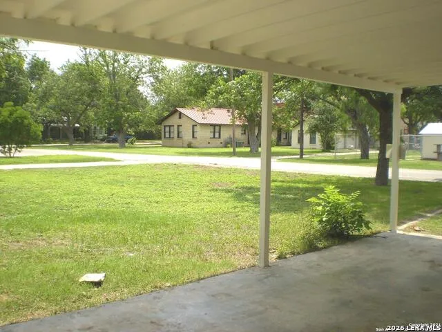 1501 AVENUE J Hondo, TX 78861