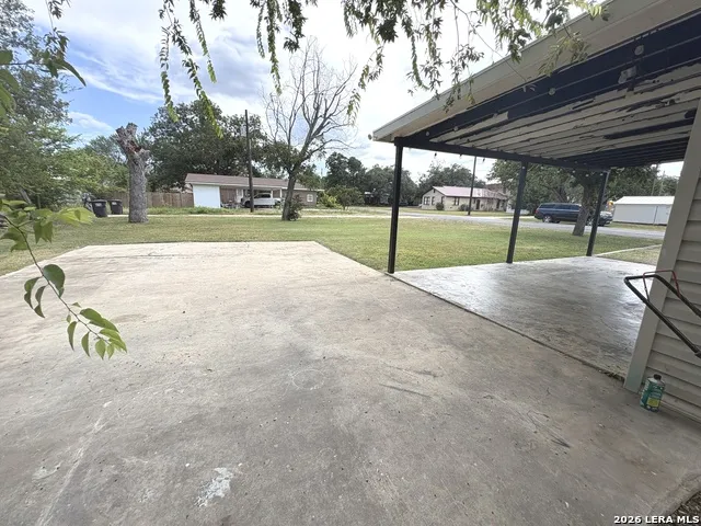 1501 AVENUE J Hondo, TX 78861
