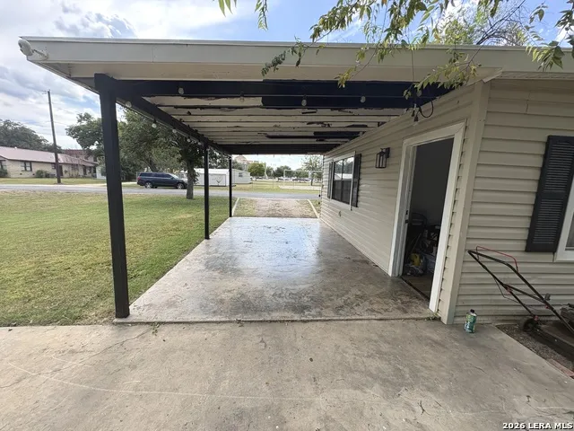 1501 AVENUE J Hondo, TX 78861