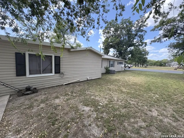 1501 AVENUE J Hondo, TX 78861