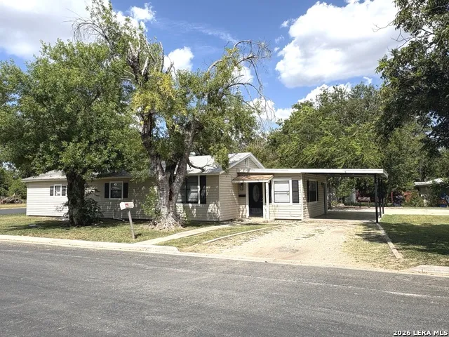 1501 AVENUE J Hondo, TX 78861