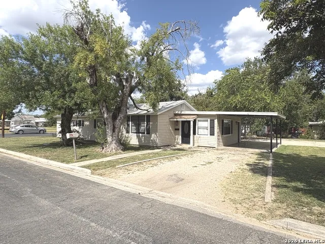 1501 AVENUE J Hondo, TX 78861