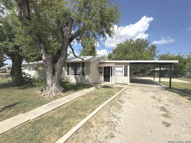 1501 AVENUE J Hondo, TX 78861