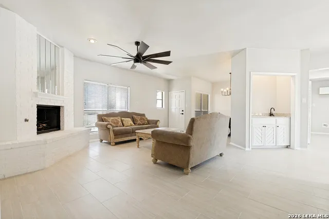 11919 CARAWAY CV San Antonio, TX 78213