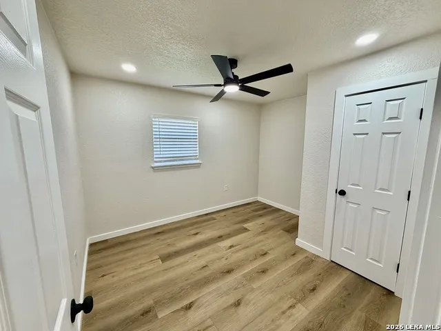 7701 LEAFY HOLLOW CT Live Oak, TX 78233