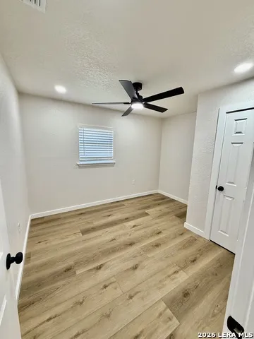 7701 LEAFY HOLLOW CT Live Oak, TX 78233