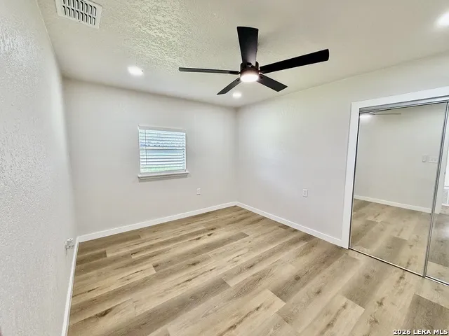 7701 LEAFY HOLLOW CT Live Oak, TX 78233