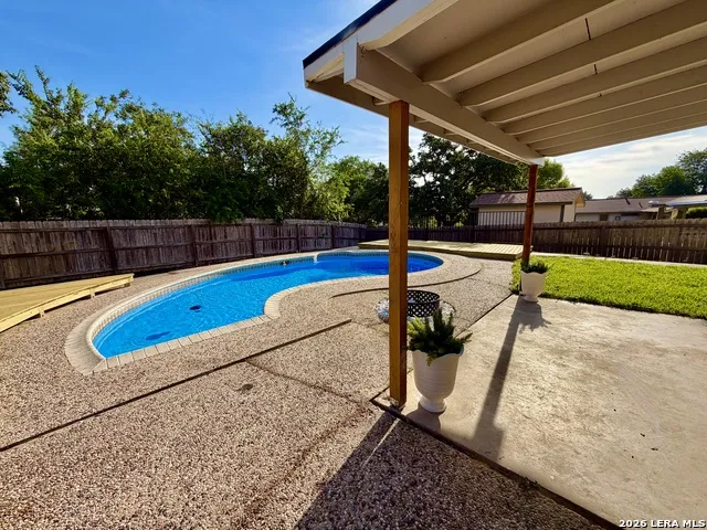 7701 LEAFY HOLLOW CT Live Oak, TX 78233