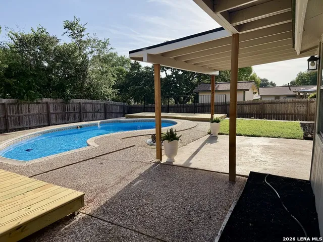 7701 LEAFY HOLLOW CT Live Oak, TX 78233