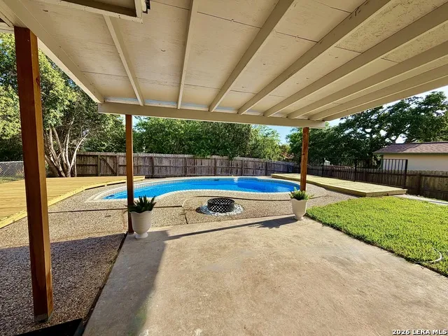 7701 LEAFY HOLLOW CT Live Oak, TX 78233