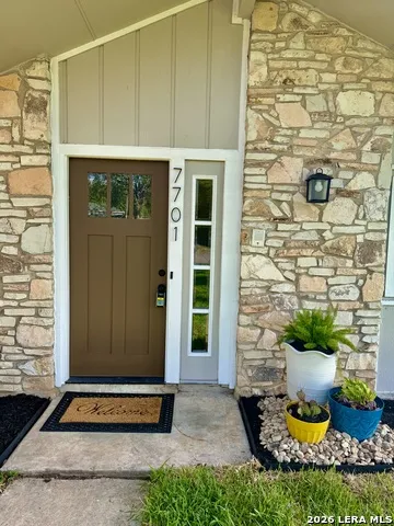 7701 LEAFY HOLLOW CT Live Oak, TX 78233