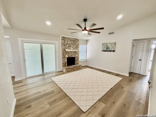 7701 LEAFY HOLLOW CT Live Oak, TX 78233