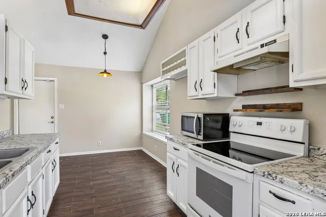 14606 HIGHLAND RDG San Antonio, TX 78233